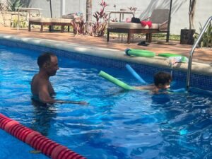 CLASA DE NATACION PARA NIÑOS EN PLAYA DEL CARMEN